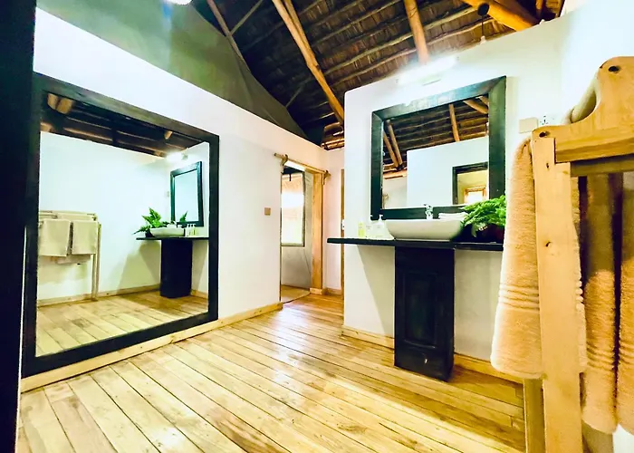 Njiapanda Tented Lodge & Safari