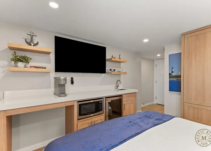 Light House Suite 202 At Captains Row Downtown
