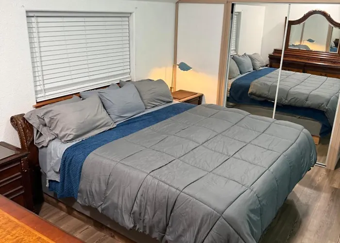 Paradise Suites The Bear Den A Condo In Homer With A Hot Tub