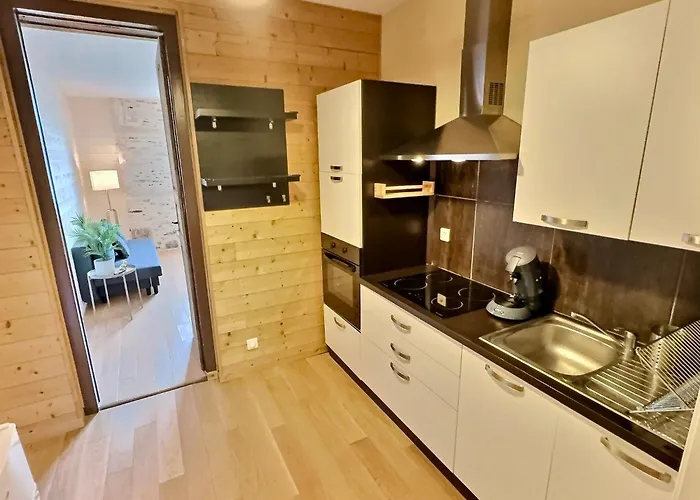 Wonderhost, Les Apparts De La Place Margot