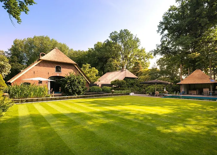 Luxe Veluwse Bosrand Suite met Jacuzzi en Zwembad