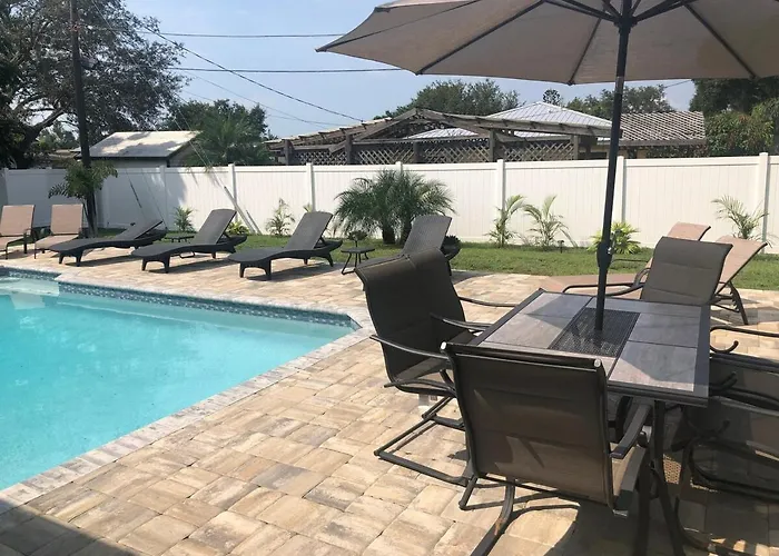 Beautiful Pool Home Minutes From Anna Maria Island
