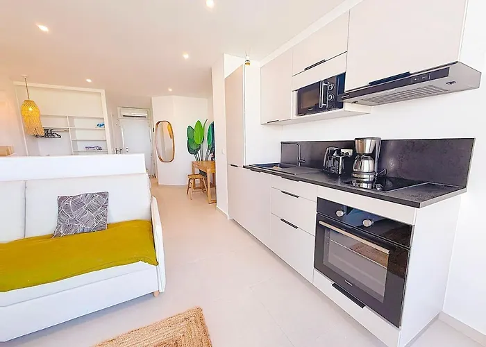 Case A Sucre Peaceful Retreat With Sea View And Beach Direct Access