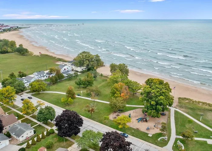 Beachside Condo W Stunning Lake Views