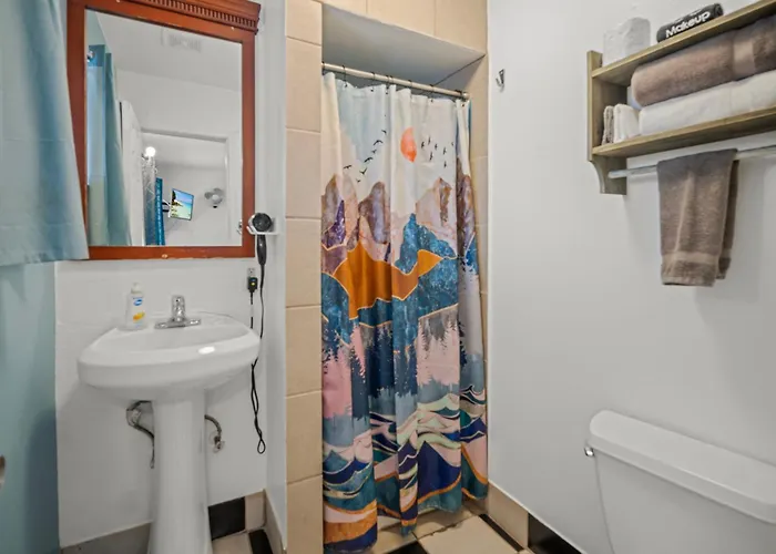 Bluebird Day Inn & Suites