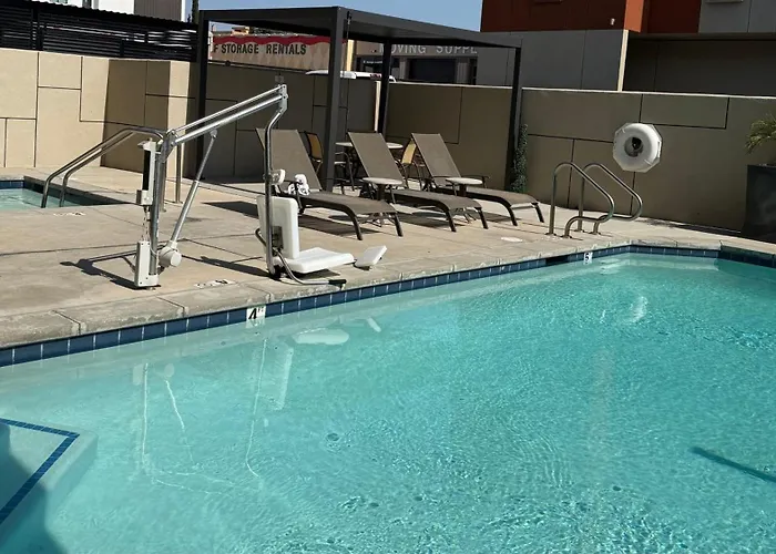 Holiday Inn Express & Suites Chatsworth By Ihg
