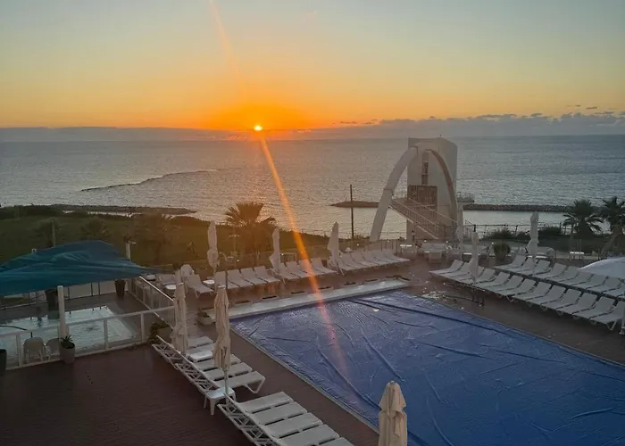 Island Luxurious Suites Hotel And Spa
