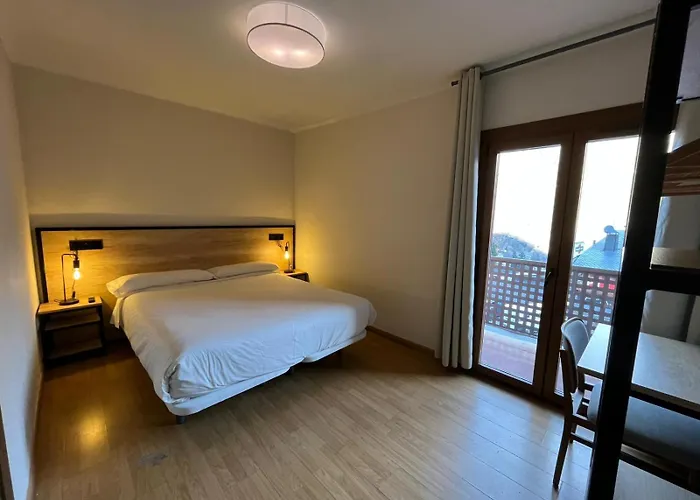Hotel Niu A 50 M Del Funicamp