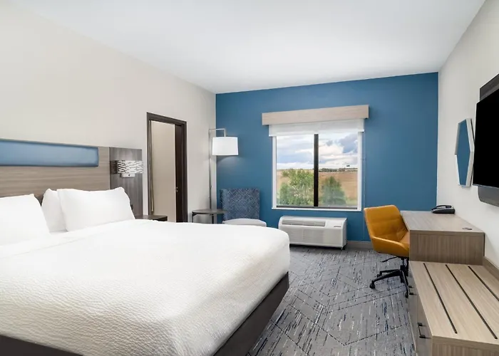 Holiday Inn Express Pratt By Ihg