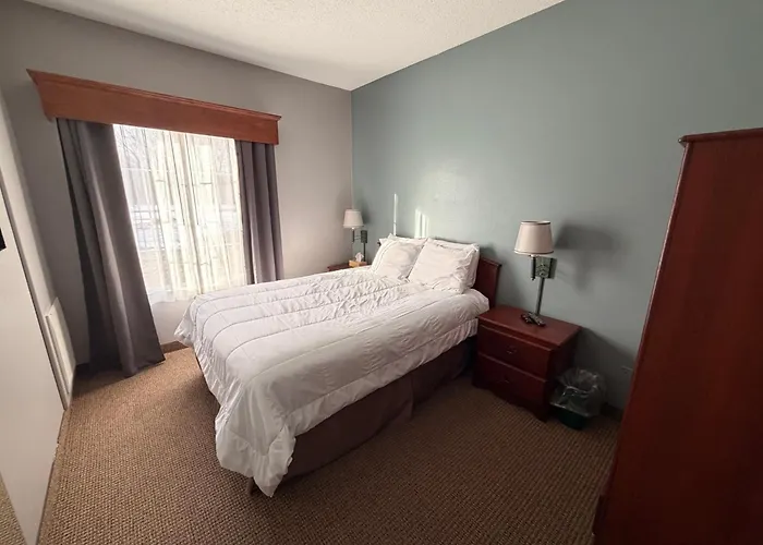 River Hills Hotel- Mankato
