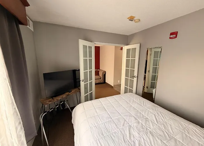River Hills Hotel- Mankato