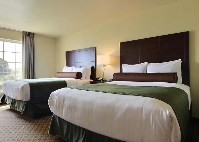 Cobblestone Inn & Suites - Carrington