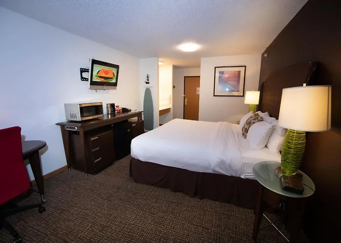 Alliance Hotel & Suites, A Howard Johnson By Wyndham