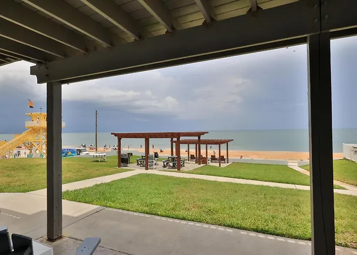 Driftwood Beach Motel