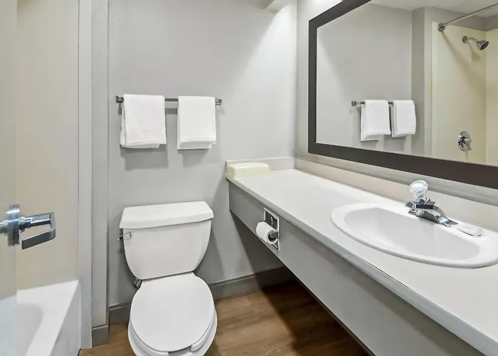 Days Inn & Suites By Wyndham Desoto
