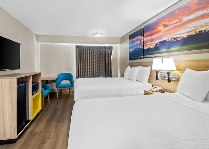 Days Inn & Suites By Wyndham Desoto