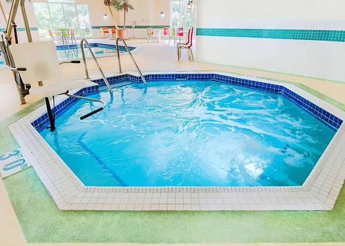 Country Inn & Suites By Radisson, Appleton Airport - Fox River Mall Area