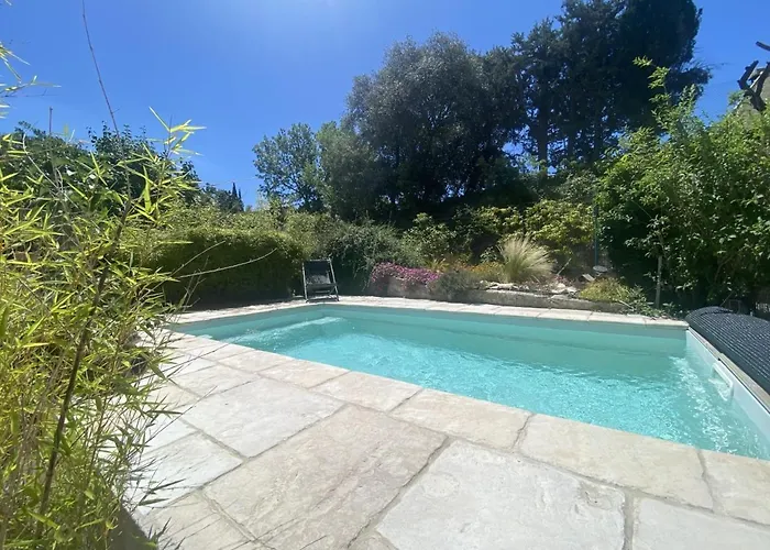 La Suite De Charme Du Mas De La Fontaine De Jonquier Avec Spa Privatif