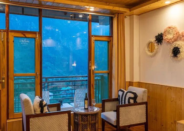 The 14 Gables, A Boutique Stay, Manali - Pet Friendly - Balcony Rooms - Crown Palace