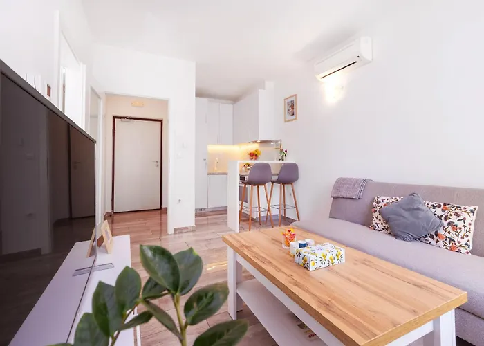Brand New Lovely Apartment Bella