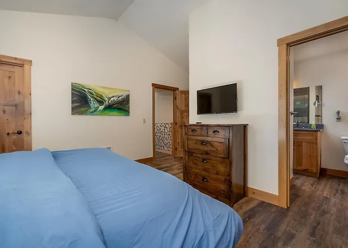 4 King Beds W Ensuites Double The Living Space!