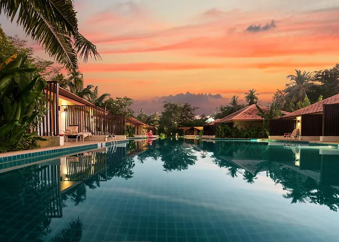 Blue Bay Resort - Access To Pool And Beach-Phuket & Krabi