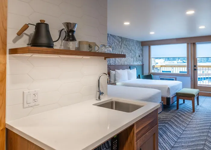 Hotel Canoe And Suites