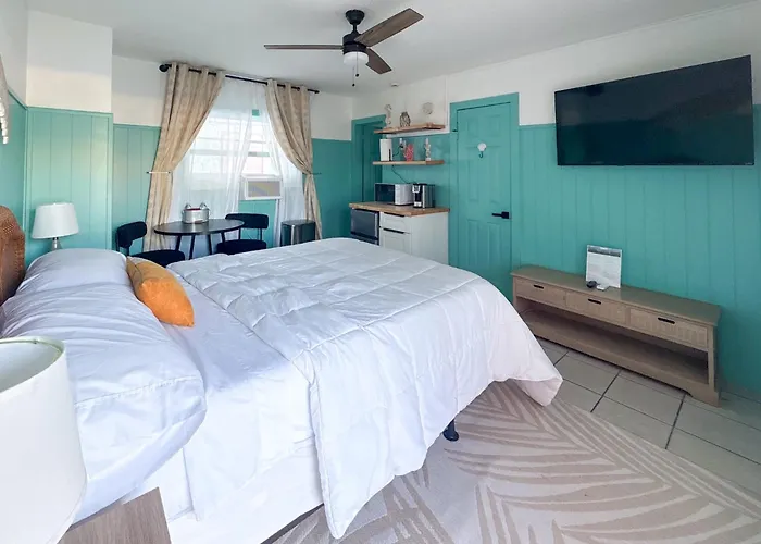 Oasis Palms Resort