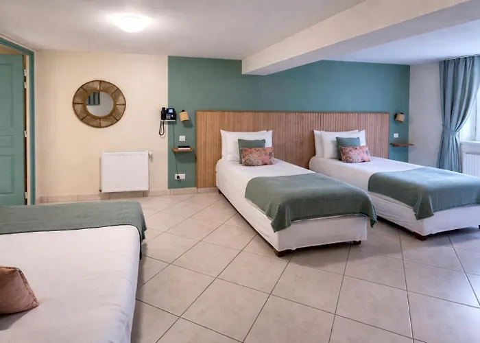 Hotel De Lion Sur Mer
