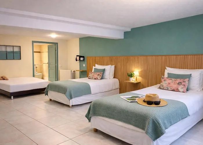 Hotel De Lion Sur Mer