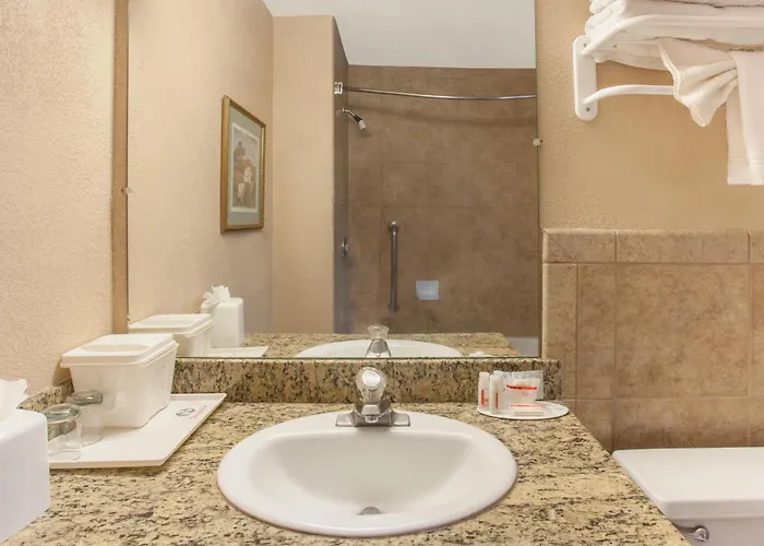 Ramada By Wyndham Fresno North