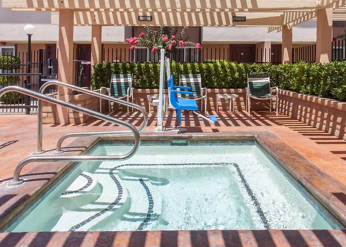 Ramada By Wyndham Fresno North
