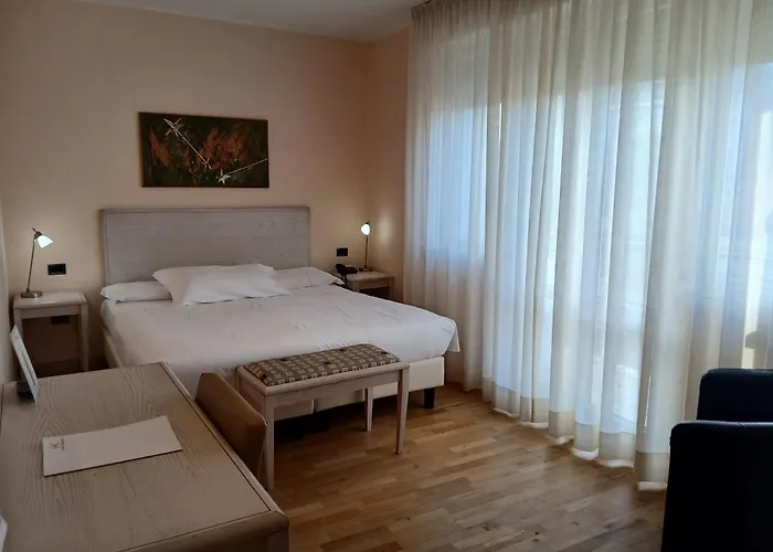 Hotel Chiaraluna