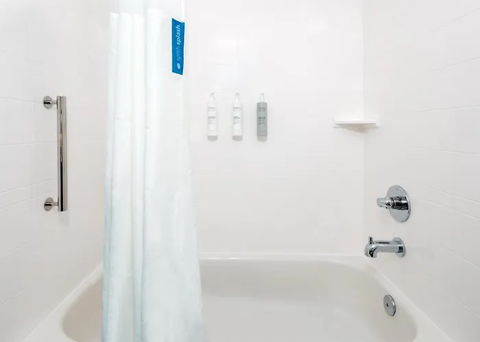 Hampton Inn & Suites Charlottesville At The University