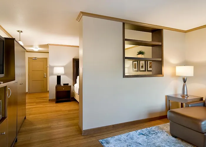 Clubhouse Hotel And Suites