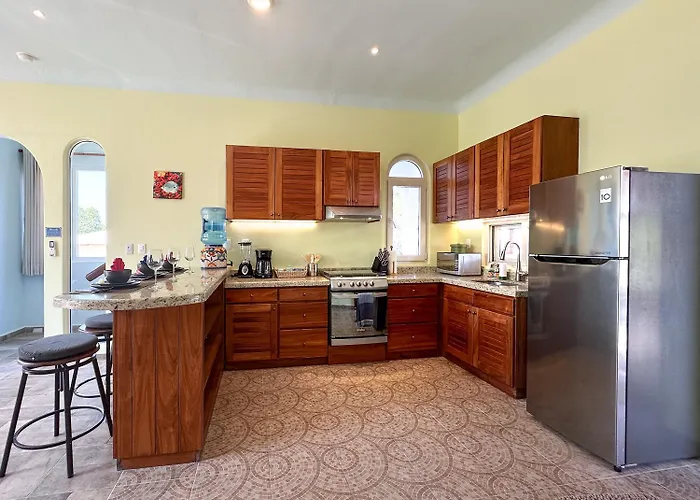Casa Sonoma - Charming Condos Minutes From Beach & Reef