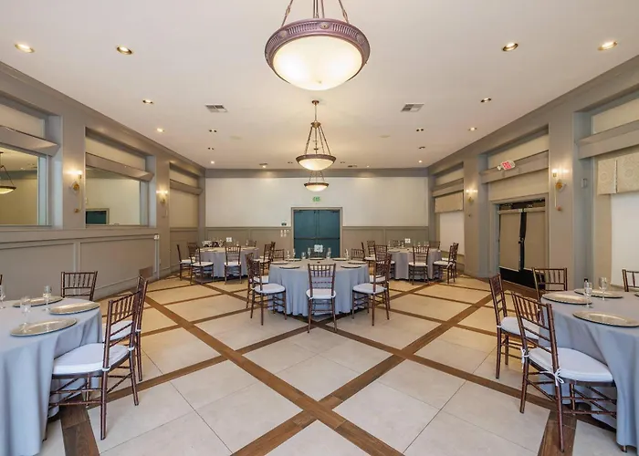 Inn Marin And Suites, An Ascend Collection Hotel