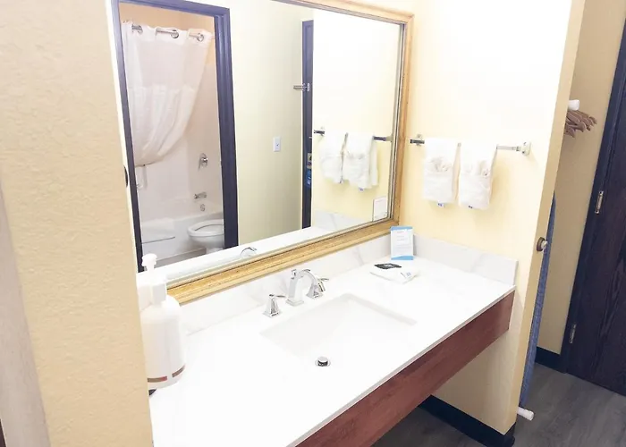 Baymont By Wyndham Battle Creek Downtown