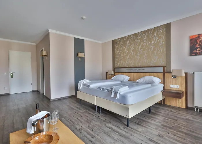 M13 Hotel