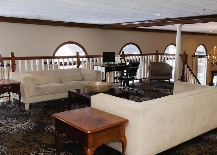 Colonial Hotel