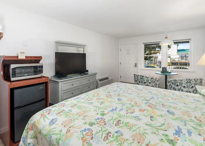 The Ocracoke Harbor Inn