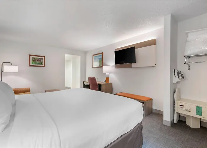 Comfort Inn & Suites Lake George