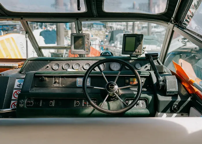 Sleepboat Yacht In Oporto Douro