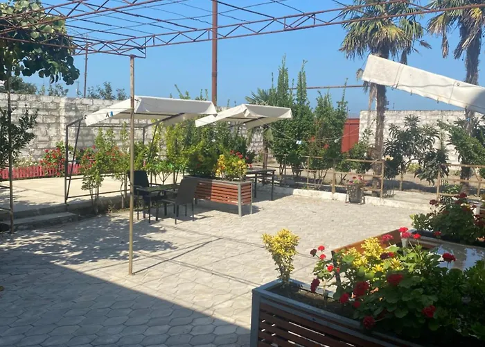 Khazri Qonaq Evi / Guest House