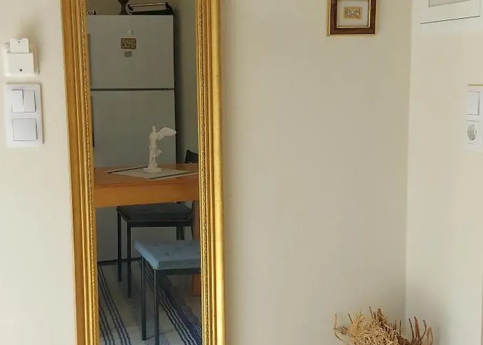 Tsaner Apartment And Rooms