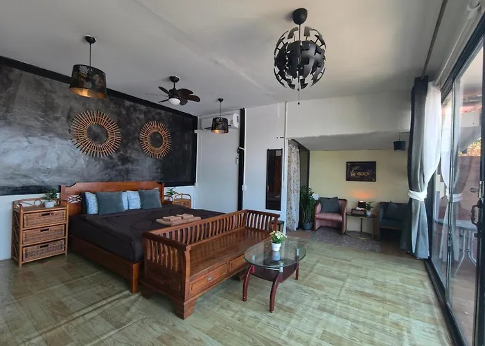 Baan Sahai Tone บ้านสหายโทน