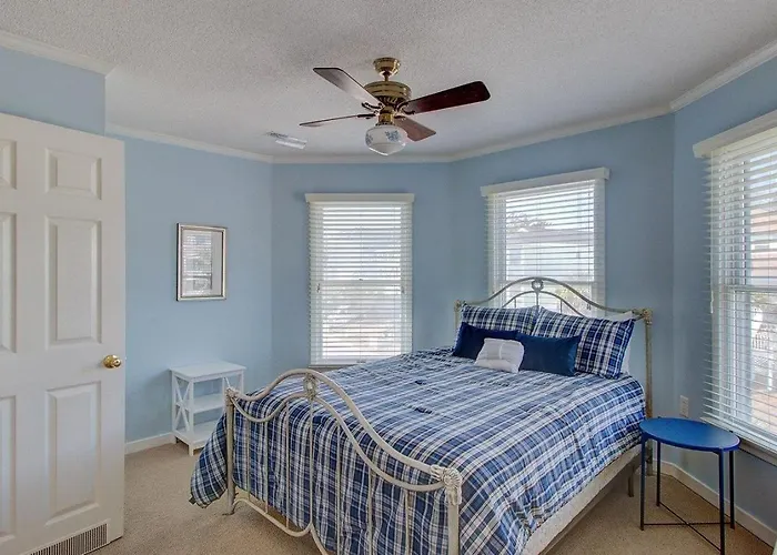 54 Pelican Bay By Avantstay