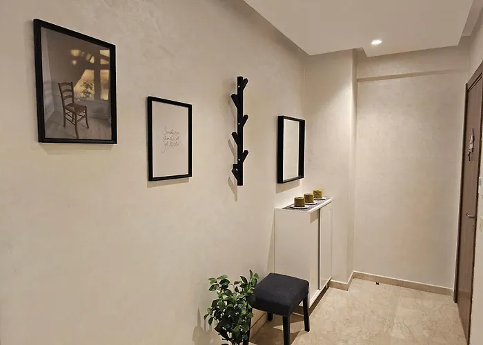 Top-Floor 3Br In Maarif, City View, Ac & Parking