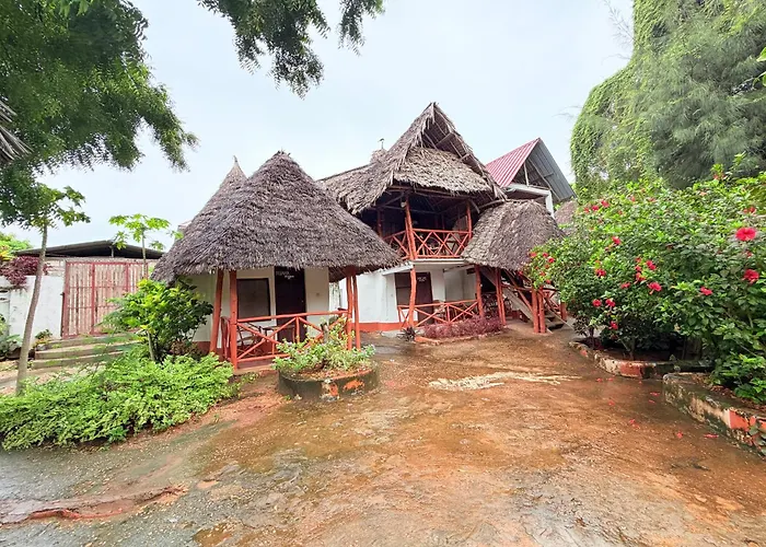 Tropinest Bungalows & Hostel