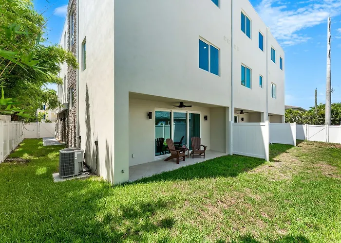 30 8Th Avenue
